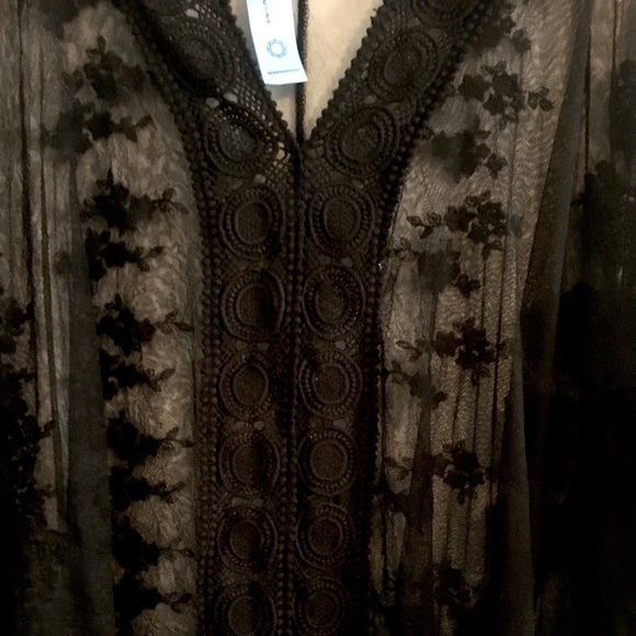 Intricate black lace coverup - Picture 4 of 5